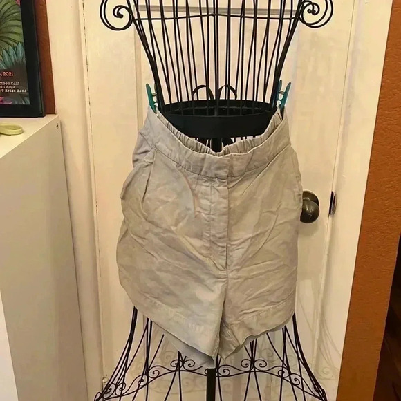 Aritzia Wilfred
Fable Linen Mid-Thigh Short-Sz 12 - Picture 1 of 7